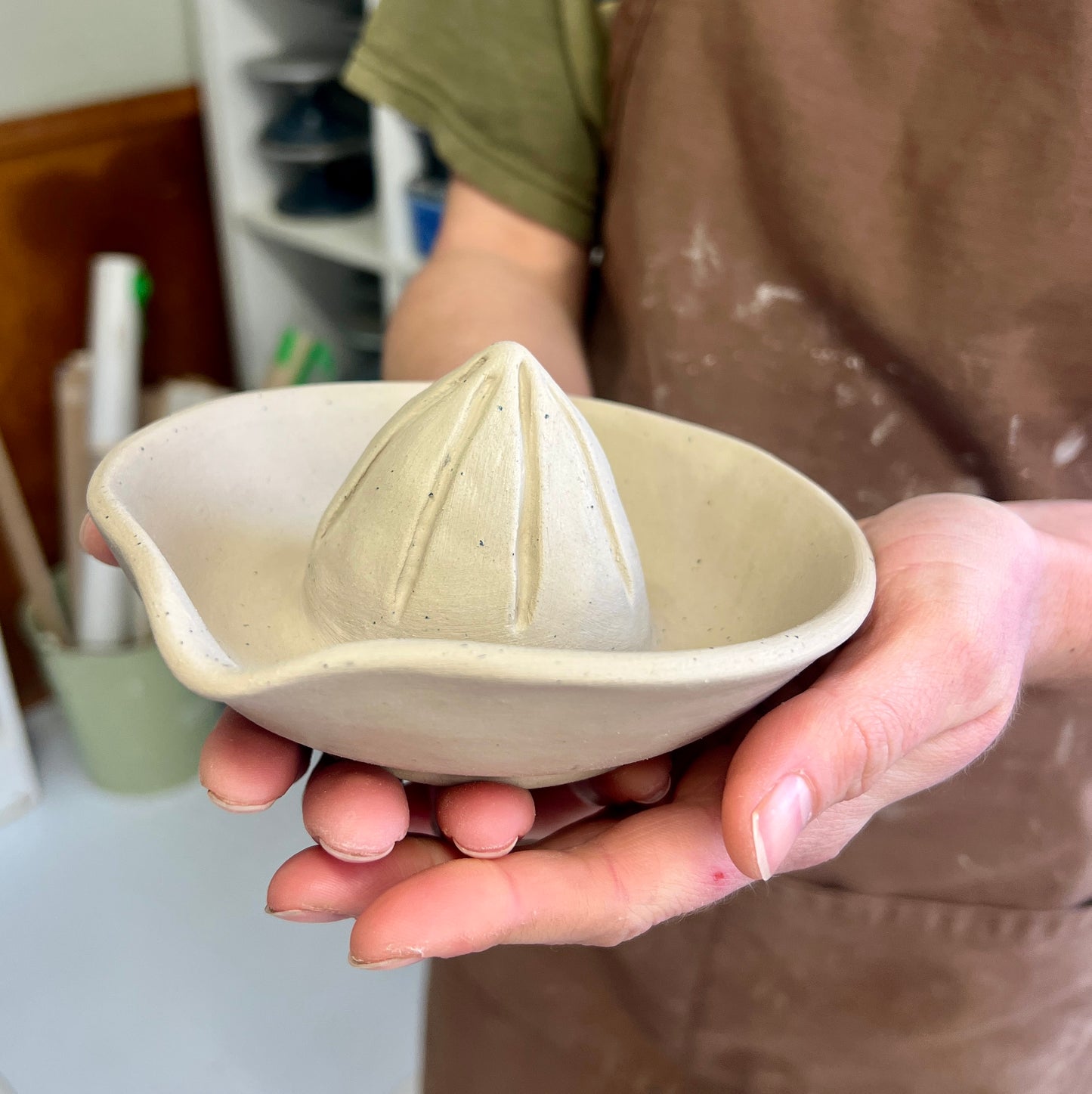 Make a ceramic lemon squeezer