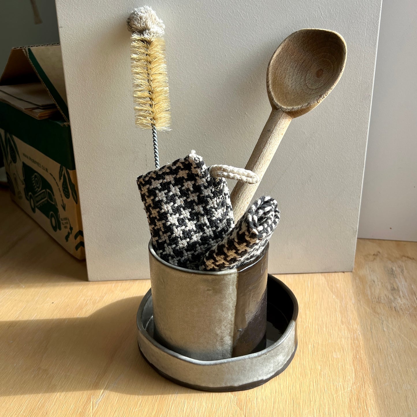 Twizel - Cylinder pot and tray Sat 18 April