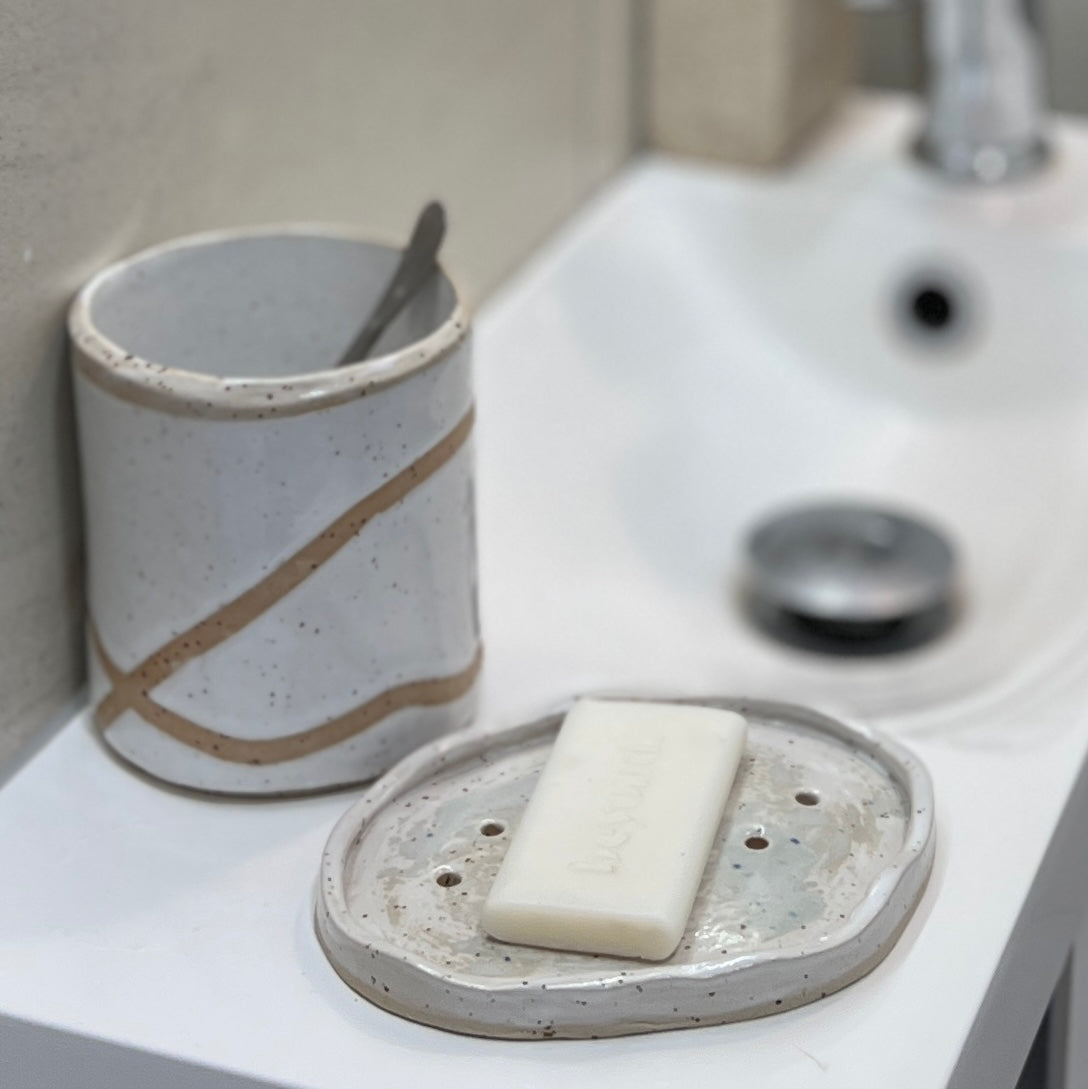 Twizel - Cylinder pot and tray Sat 18 April